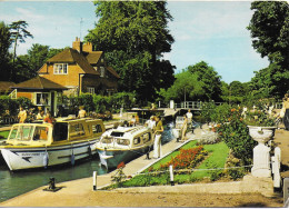 SONNING LOCK, RIVER THAMES, BERKSHIRE, ENGLAND. UNUSED POSTCARD   Hold 11 - Reading