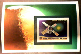 MADAGASCAR , 1976.- 1 Value  ND IMPERFORATE Viking, Red Planet And Viking Orbiter. - Océanie
