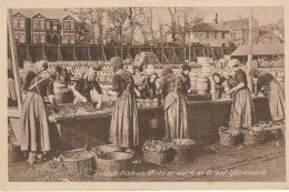 Scotch Fisher Girls At Work At Great Yarmouth, Norfolk - Great Yarmouth