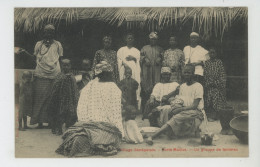 ETHNIQUES ET CULTURES - AFRIQUE - PARIS Porte Maillot - Village Sénégalais - Un Groupe De Femmes - Afrique