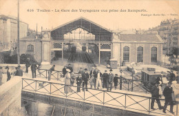 CPA 83 TOULON / LA GARE DES VOYAGEURS / VUE PRISE DES REMPARTS - Toulon