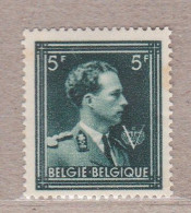 1944 Nr 696** Zonder Scharnier:Roest-zie Scans,zegel Uit Reeks Leopold III.OBP 6 Euro. - 1936-1957 Offener Kragen