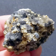 #W46 - Blau-Schwarz Und Apfelgrüne QUARZ "Beta" Kristalle (Italien) - Minéraux