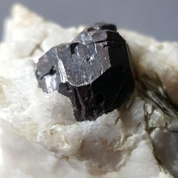 #Y04 - Schöne RUTIL Kristall (Rio Oremo, Chiavolino, Pollone, Biella, Piemont, Italien) - Minéraux