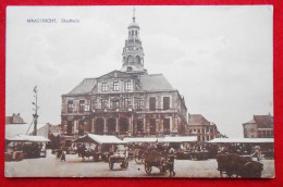 CPA  Maastricht Stadhuis Met Markt - Maastricht