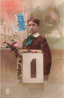 FETES ET VOEUX - Nouvel An - Un Enfant Tenant Un Bouquet De Fleurs - Colorisé - Carte Postale Ancienne - Nouvel An