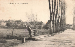 FRANCE - Vailly - Les Petits Patis - Village - Au Pays Du Bévry - Homme Penché Sur La Passerell - Carte Postale Ancienne - Sonstige & Ohne Zuordnung