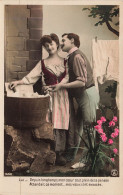 COUPLES - Un Homme Essayant D'embrasser Sa Fiancée - Colorisé - Carte Postale Ancienne - Couples