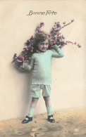 FETES ET VOEUX - Une Fille Tenant Un Bouquet De Fleurs - Colorisé - Carte Postale Ancienne - Otros & Sin Clasificación