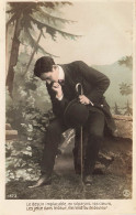 FANTAISIES - Un Homme Pensif Assis Sur Un Rocher - Le Destin Implacable ...- Colorisé - Carte Postale Ancienne - Men