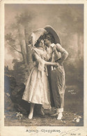 COUPLES - Amours Champêtres - Un Couple Dans Les Bois - Carte Postale Ancienne - Couples