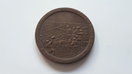 PAYS-BAS WILLEM I SUPERBE JETON FRAPPE MEDAILLE ONAFHANKELIJKHEID 1813-1913 AANKOMST TE SCHEVENINGEN - Royal/Of Nobility