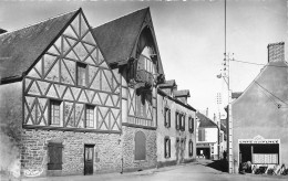 Piriac Sur Mer * Place De L'église Et Vieilles Maisons * Café De La Place - Piriac Sur Mer