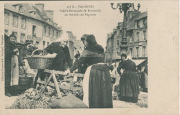 50 VALOGNES - Vieille Normande De Rocheville Au Marché Aux Légumes - TTB - Valognes