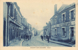 Argent Sur Sauldre * Rue Et Hôtel Des Voyageurs * Café Du Commerce * Villageois - Argent-sur-Sauldre