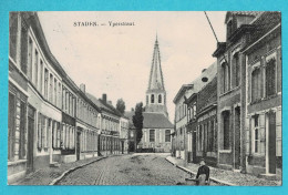 * Staden (West Vlaanderen) * (Uitg Van Neste) Ieperstraat, Rue D'Ypres, Animée, Femme, église, Old, Rare - Staden