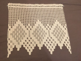 Un Seul  Rideau Réalisé Au Crochet. En Coton écru (40cm / 68cm) - Tendine