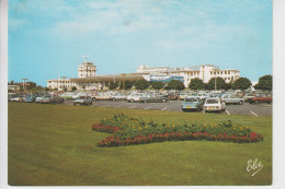 CPSM Mérignac - L'aéroport (avec, Sur Le Parking, De Nombreuses Voitures Années 60/70 : Renault 5, Renault 16, DS ...) - Merignac