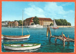 DK058_*  SØNDERBORG SLOT FROM SEASIDE With  LITTLE FERRY & SMALL BOATS *  UBRUGT - Ferries