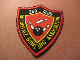 SPORT/Bowling/ Ecusson Tissu Brodé  Ancien / 250 Club/Rheinpfalz Bowling Association /Vers 1985-95            ET617 - Scudetti In Tela