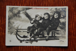 ENFANT : Groupe D'Enfants En Luge - Groupes D'enfants & Familles