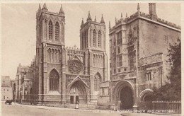 AK 191806 ENGLAND - Old Bristol - Norman Tower And Cathedral - Bristol