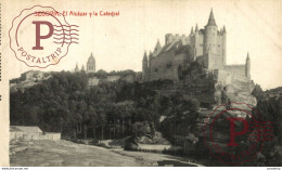 Segovia El Alcazar Y La Catedral Castilla Y León. España Spain - Segovia
