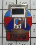 1819 Pin's Pins / Beau Et Rare / CARBURANTS / POMPE A ESSENCE 1970 ELF - Carburants