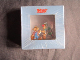 ASTERIX FIGURINE METAL 2D ASTERIX LE BOUCLIER ARVERNE UDERZO - Astérix