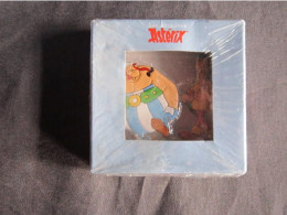 ASTERIX FIGURINE METAL 2D ASTERIX EN CORSE UDERZO - Asterix