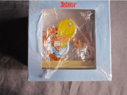 ASTERIX FIGURINE METAL 2D ASTERIX LE TOUR DE GAULE UDERZO - Astérix