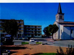 69 BRON Eglise St Denis Place, Camionnette Tub, Renault 4L - Bron