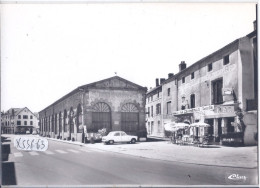 AIGUEPERSE- LA HALLE- LE CAFE DU COMMERCE- ON Y BOIT DE LA BIERRE SLAVIA- CIM AC 633285 - Aigueperse