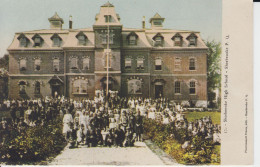 High School  Étudiants  Devant L.École  Sherbrooke Québec Canada. Pinsonneault Frères Edit. Ecole  Phot Prise En ????? - Sherbrooke