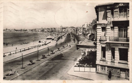 FRANCE - Sables D'Olonne - La Plage Et Le Remblai - Carte Postale - Sables D'Olonne