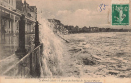 FRANCE - Sables D'Olonne - La Grande Marée à L'Assaut Du Remblai - Carte Postale Ancienne - Sables D'Olonne