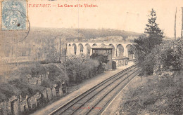 PIE-23-GOLL. 8039 : SAINT-BENOIT. LA GARE ET LE VIADUC - Saint Benoit