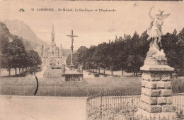 FRANCE - Lourdes - Saint Michel - La Basilique Et L'esplanade - Carte Postale Ancienne - Lourdes