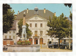 CPM. 15 X 10,5  - BONNEVILLE  -  L'Hôtel De Ville Et La Fontaine - Bonneville