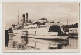 OSTSEEBAD SASSNITZ : A. RÜGEN - FÄRSCHIFF DEUTSCHLAND - LE NAVIRE " ALLEMAGNE " FERRY FERROVIAIRE CONSTRUIT EN 1972 - - Ferries