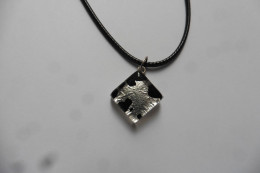 Neuf - Collier Pendentif En Verre De Murano Argent Et Noir Sur Cordon Noir - Colliers/Chaînes