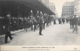 CPA - Evénements > PARIS OCTOBRE 1910 - GREVE GENERALE Des CHEMINS De FER - TBE - Staking