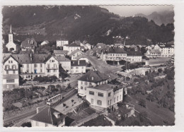 Broc, Vue Aérienne, Autobus, Hotels Bellevue Et De La Grue. Format 10 X 15 - Broc