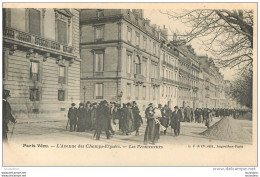 PARIS VECU  L'AVENUE DES CHAMPS ELYSEES LES PROMENEURS  EDITION L.J. - Loten, Series, Verzamelingen