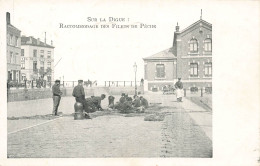 BELGIQUE - Ostende - Sur La Digue - Racommodage Des Filets De Pêche - Hôtel De L'Estacade - Carte Postale Ancienne - Oostende