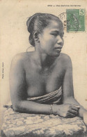 CPA LAOS  UNE FEMME LAOTIENNE - Laos