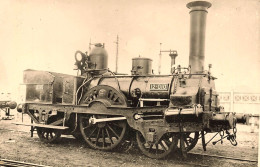 Train Locomotive Essieu Moteur Machine ETAT N°12-010 * Carte Photo * Chemin De Fer Rouen * Cheminot Dépôt Gare - Eisenbahnen