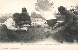 MILITARIA - Nos Troupiers Aux Manoeuvres - La Popote En Plein Air - Soldats - Carte Postale Ancienne - Characters