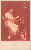 FOLKLORE - Personnage - Marguerite -Tourniquet - Femme En Tenue Traditionnelle - Carte Postale Ancienne - Personnages