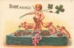 FETES ET VOEUX - Un Homme Tenant Des Trèfles Et Des Cochons Sur Un Paquet D'argent - Colorisé - Carte Postale Ancienne - Nouvel An